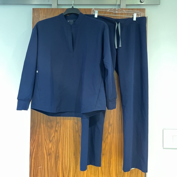 Figs Technical Collection Long Sleeve Rafaela Scrub Top Navy Blue - Picture 3 of 4